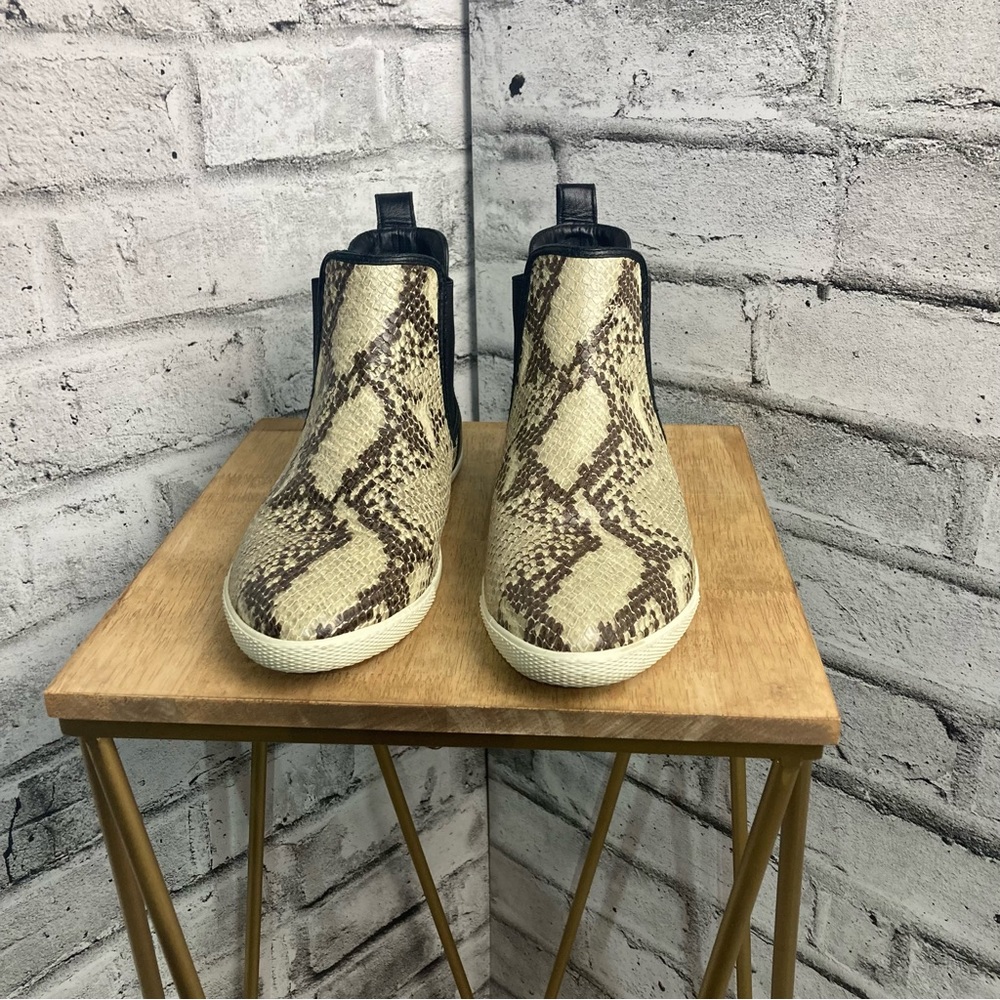Marc Jacobs Victoria Snakeskin Print Slip On Ankle Boots - Picture 2 of 9